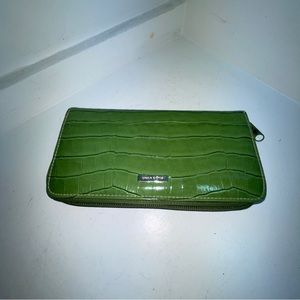 Studio Works Green Croc Full Size Zip Around Accordion Women’s Wallet Organizer